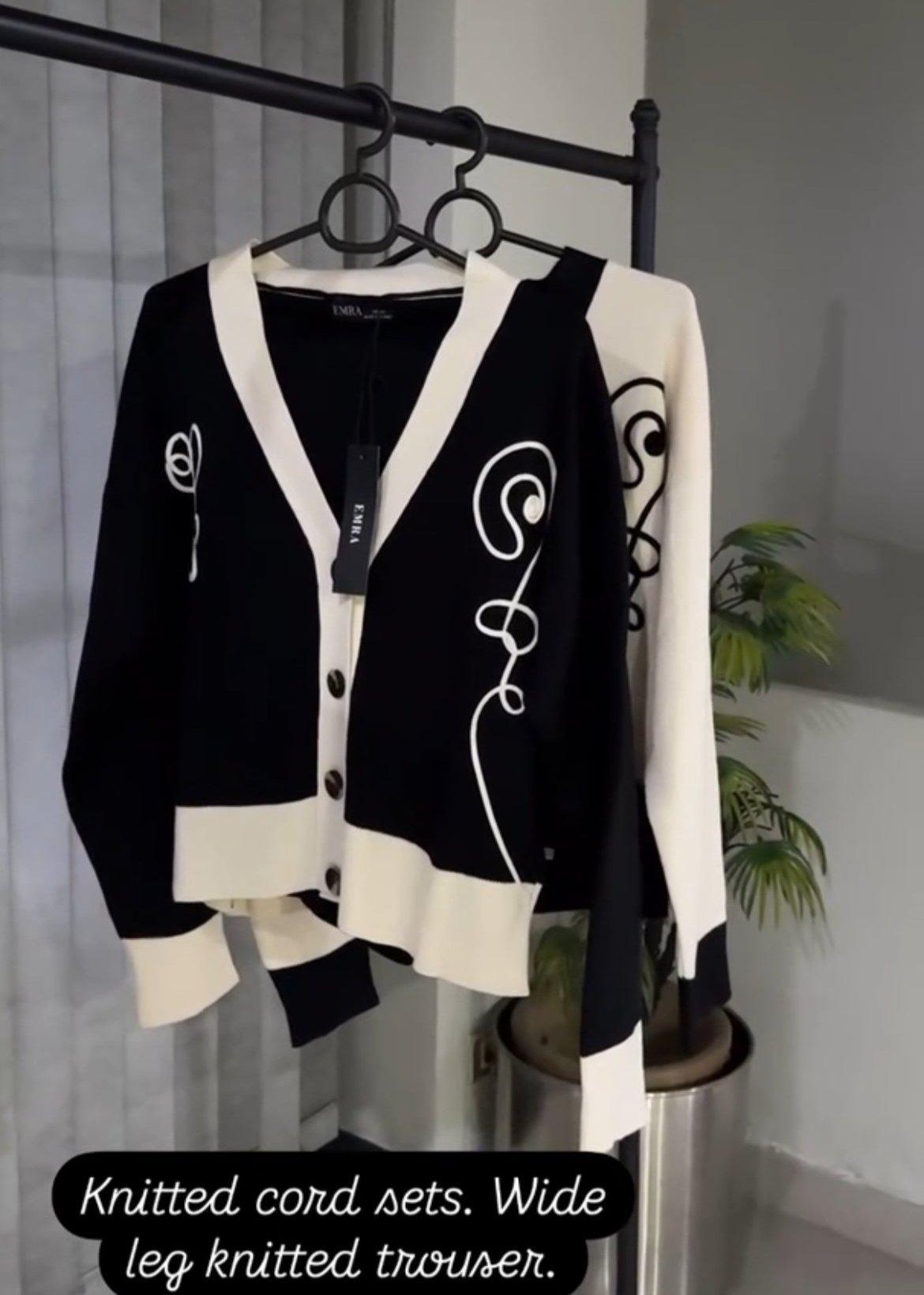 White on Black Spiral Coord set
