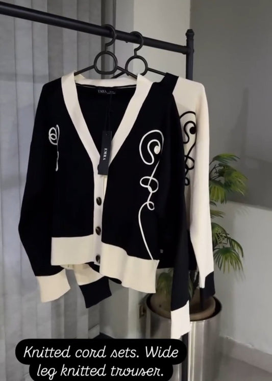 White on Black Spiral Coord set