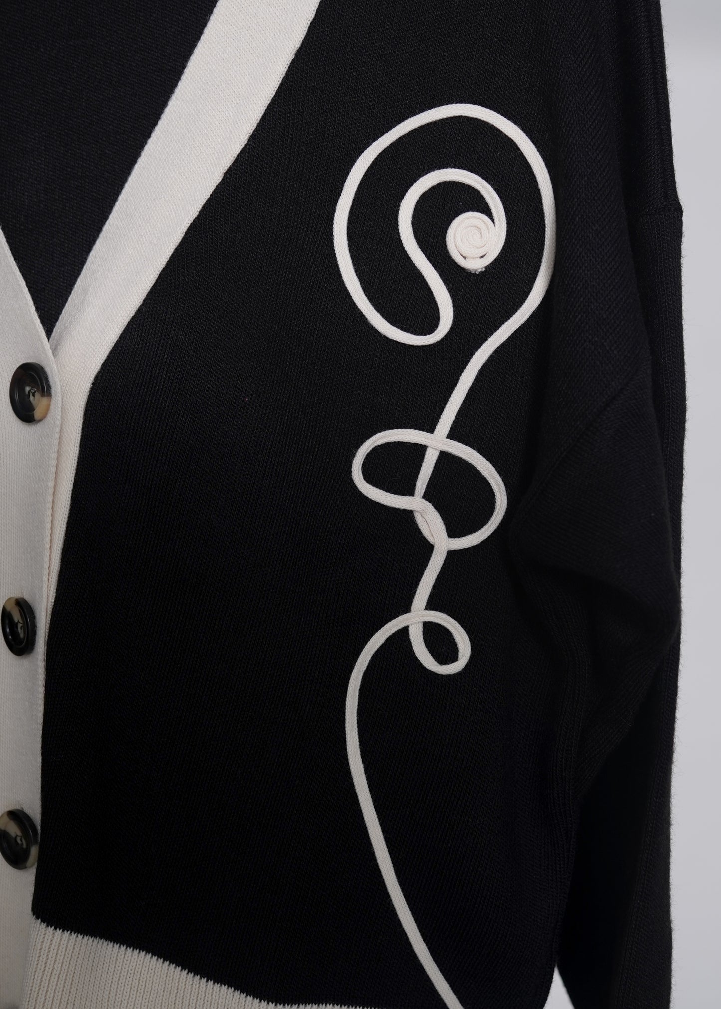 White on Black Spiral Coord set