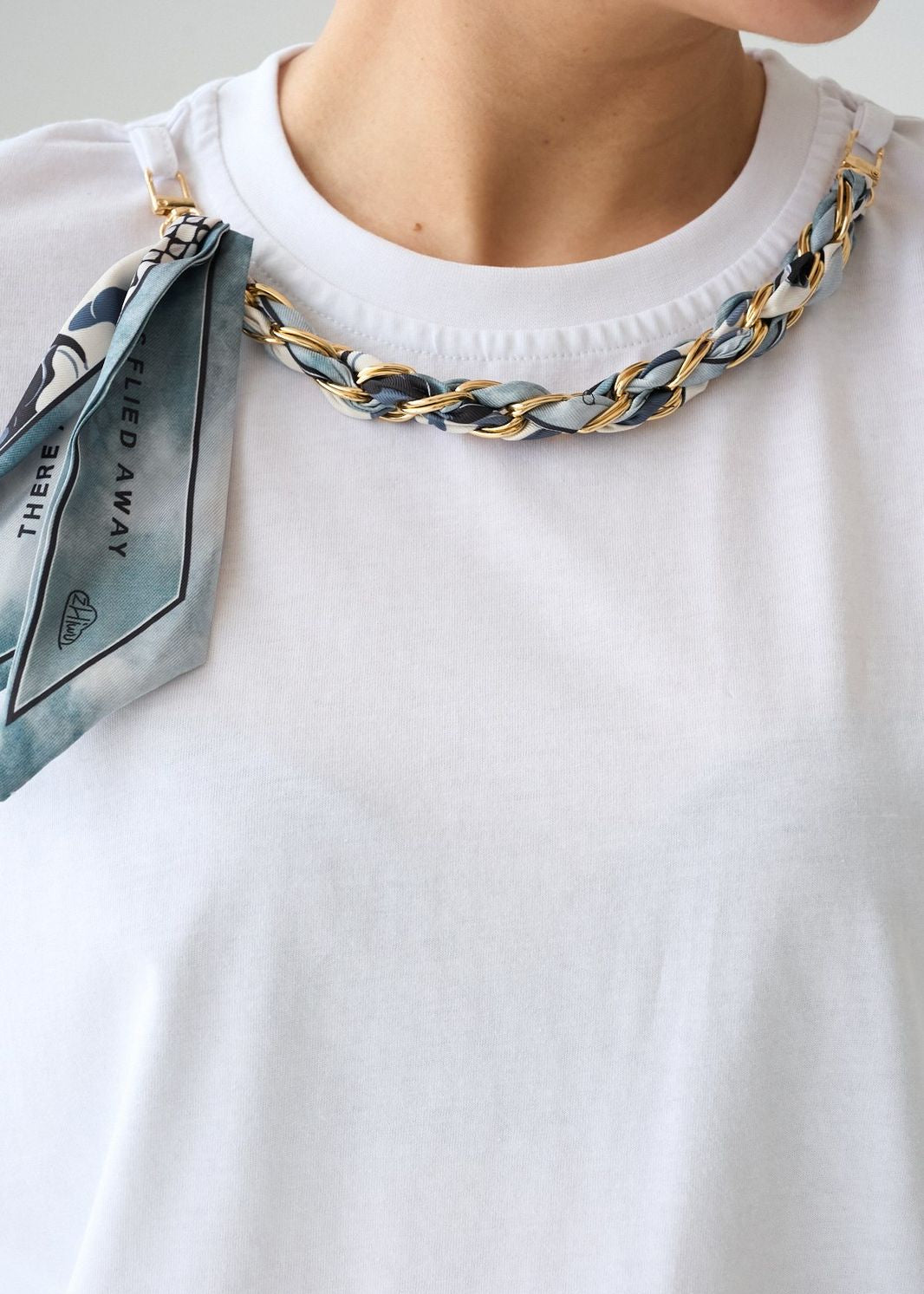 White Urban Knot