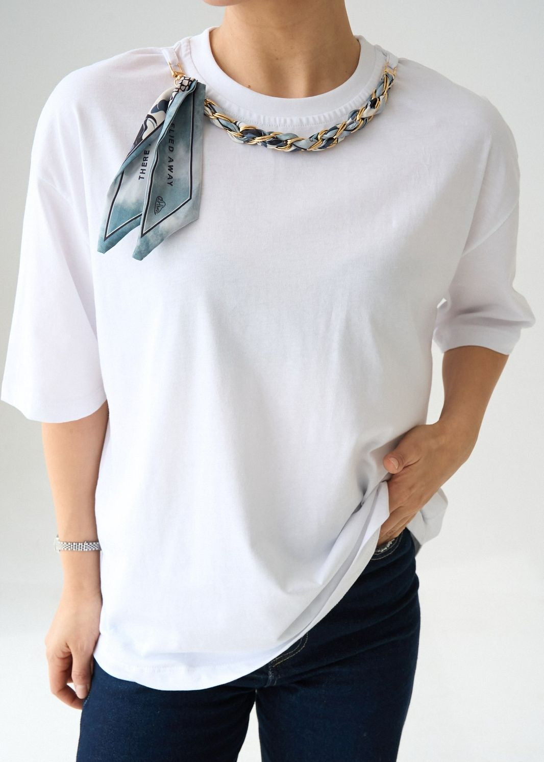 White Urban Knot